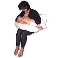 Bantal Hamil, dijamin nyaman dan membantu-7-body-pillow-nursing-baby.jpg